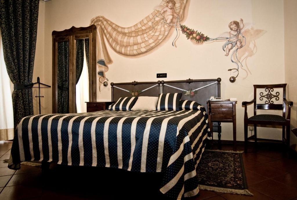 Hotel Regina Pinerolo ภายนอก รูปภาพ