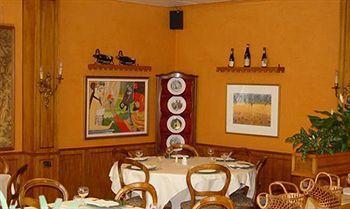 Hotel Regina Pinerolo ภายนอก รูปภาพ