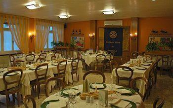 Hotel Regina Pinerolo ภายนอก รูปภาพ