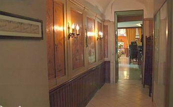Hotel Regina Pinerolo ภายนอก รูปภาพ