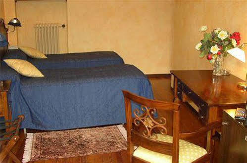 Hotel Regina Pinerolo ภายนอก รูปภาพ